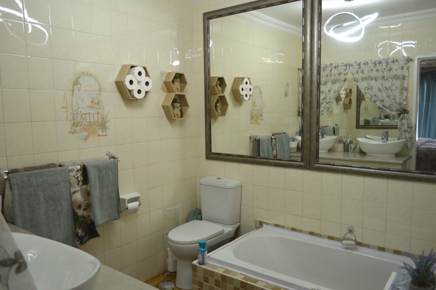 6 Bedroom Property for Sale in Doringkruin North West